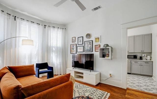 2-bedroom rental at 201 Berkshire in San Antonio, TX — photo 5