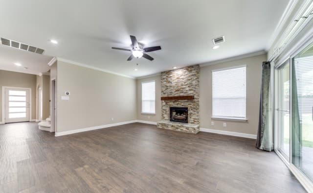4-bedroom rental at 8603 Taylor Walk in Helotes, TX — photo 4