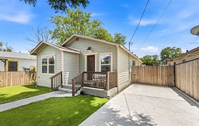 Home for sale at 230 Oelkers in San Antonio, TX — photo 2