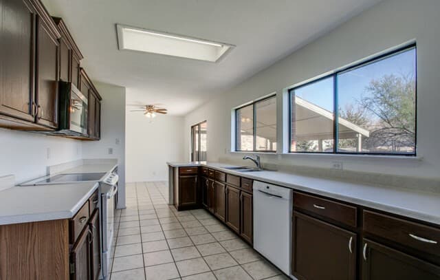 4-bedroom rental at 8026 Manderly in Converse, TX — photo 4