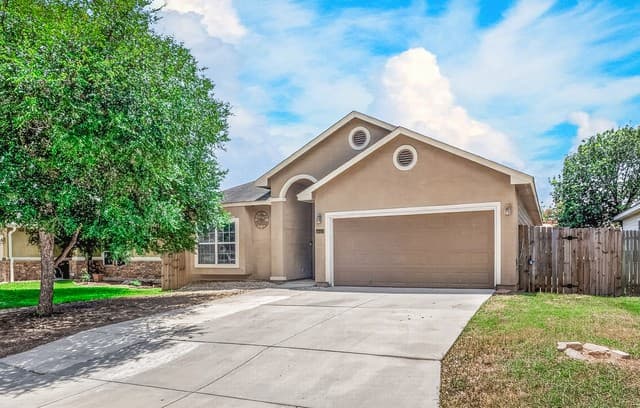 Home for sale at 14411 Corral Ct in Elmendorf, TX — photo 1