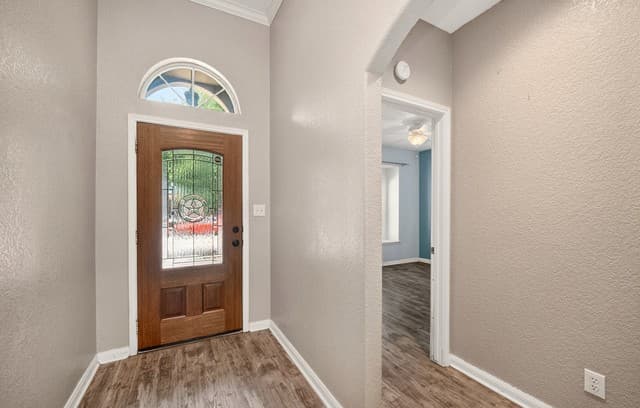 Home for sale at 14411 Corral Ct in Elmendorf, TX — photo 4