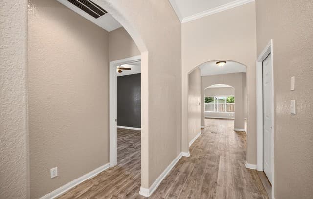 Home for sale at 14411 Corral Ct in Elmendorf, TX — photo 5