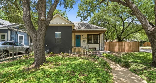 2-bedroom home for sale at 321 E Mistletoe in San Antonio TX