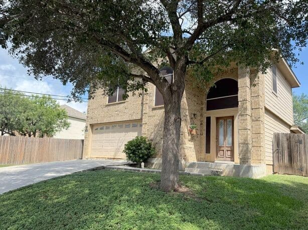 Home for sale at 7402 Lacey Oak Path in San Antonio, TX — photo 2