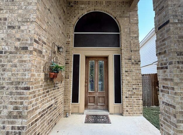 Home for sale at 7402 Lacey Oak Path in San Antonio, TX — photo 4