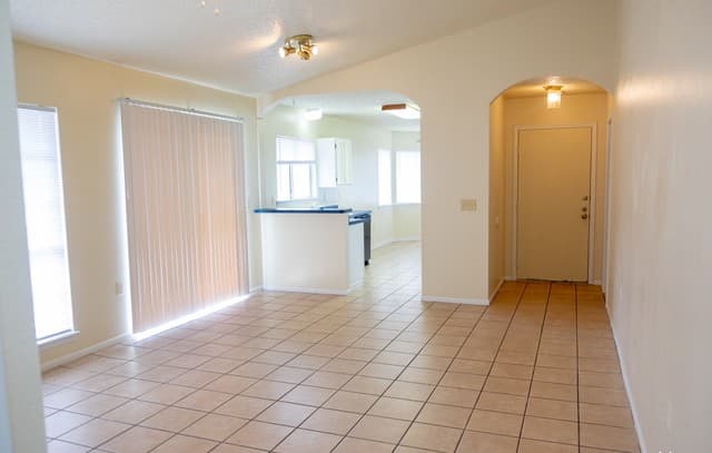 3-bedroom rental at 9826 Meadow Branch in Converse, TX — photo 3