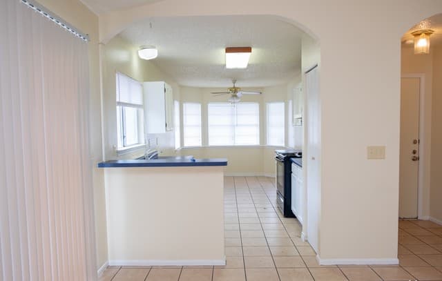 3-bedroom rental at 9826 Meadow Branch in Converse, TX — photo 4