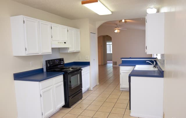 3-bedroom rental at 9826 Meadow Branch in Converse, TX — photo 5
