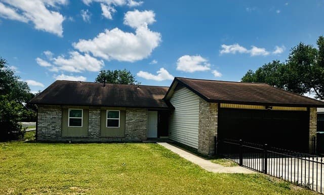 4-bedroom rental at 9803 Flatland Trl in Converse, TX — photo 1