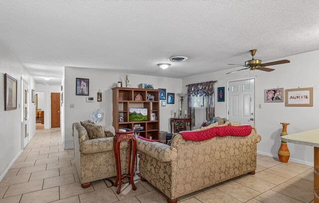 Home for sale at 218 Lantana Ln in Pleasanton, TX — photo 2