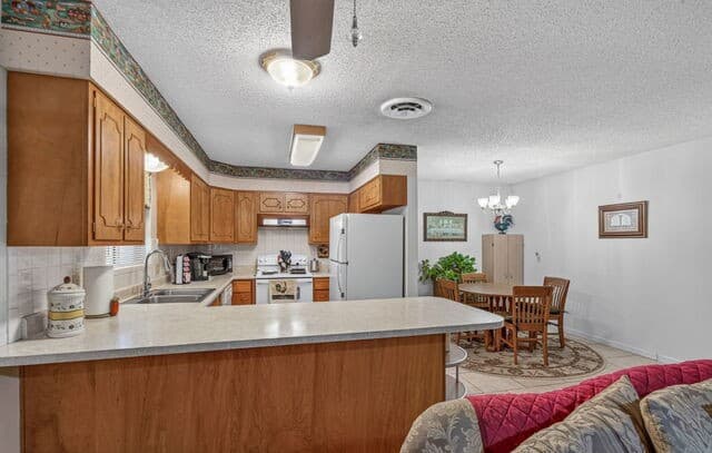 Home for sale at 218 Lantana Ln in Pleasanton, TX — photo 5