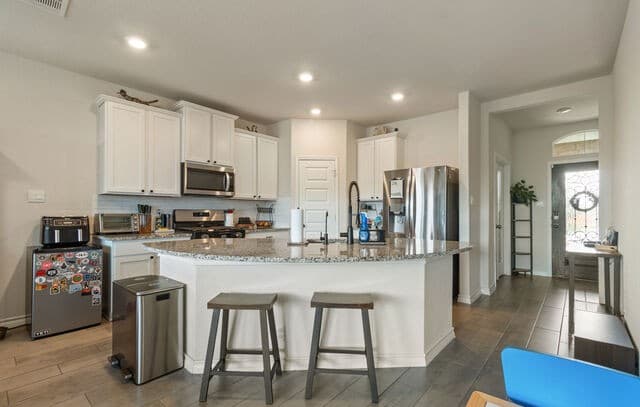 5-bedroom rental at 634 Overlook Rdg in Cibolo, TX — photo 4