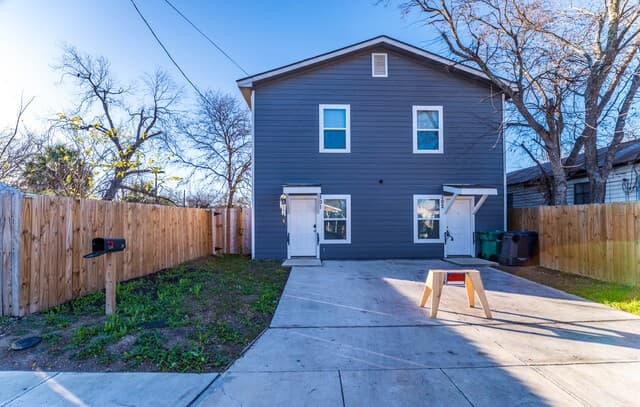 2-bedroom rental at 234 Gould Unit 101 in San Antonio, TX — photo 2