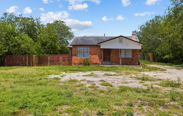 Home for sale at 607 Rockwell Blvd in San Antonio, TX — photo 2