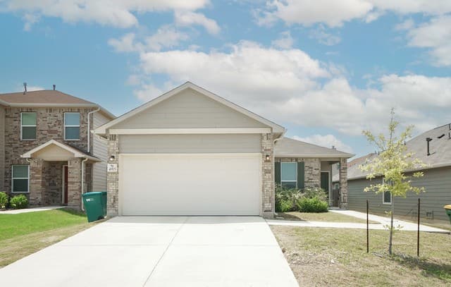 3-bedroom rental at 4915 Old Hovey in Converse, TX — photo 2