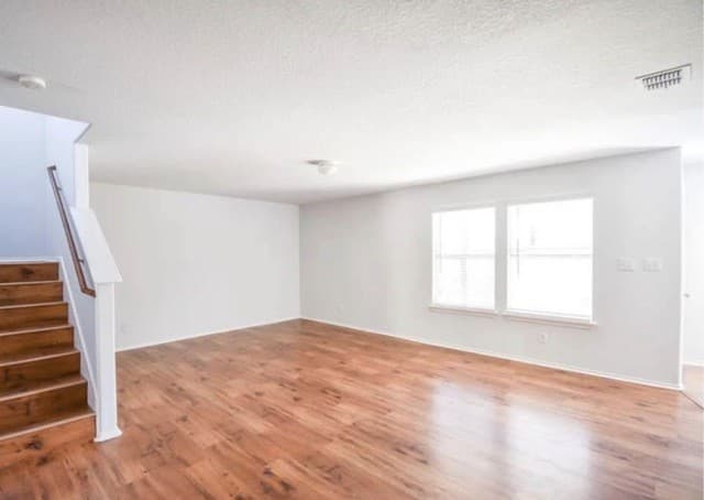 5-bedroom rental at 3418 Aranda Fields in Converse, TX — photo 5