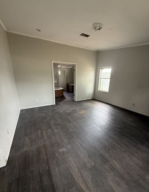 Home for sale at 129 Oak Shadow in Floresville, TX — photo 5