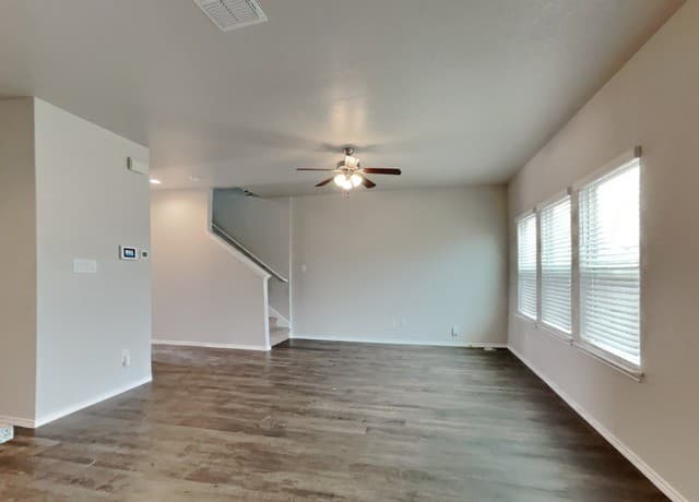 3-bedroom rental at 12923 Cicely Court in St Hedwig, TX — photo 2