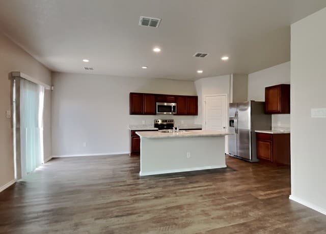 3-bedroom rental at 12923 Cicely Court in St Hedwig, TX — photo 4