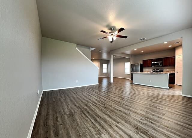 4-bedroom rental at 3941 Asher alley in St.Hedwig, TX — photo 2