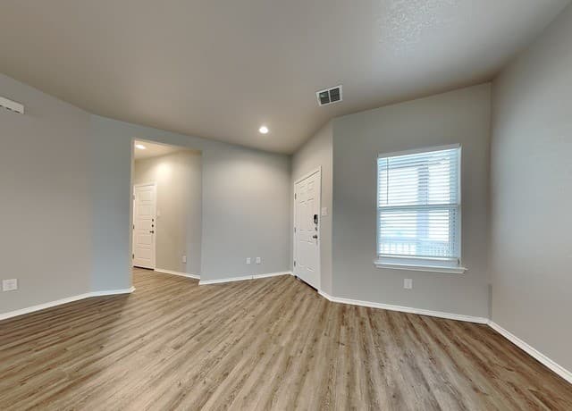 4-bedroom rental at 3941 Asher alley in St.Hedwig, TX — photo 5