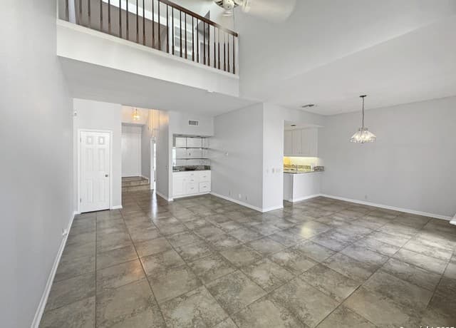 3-bedroom rental at 210 Circle St Unit 05 in Alamo Heights, TX — photo 2