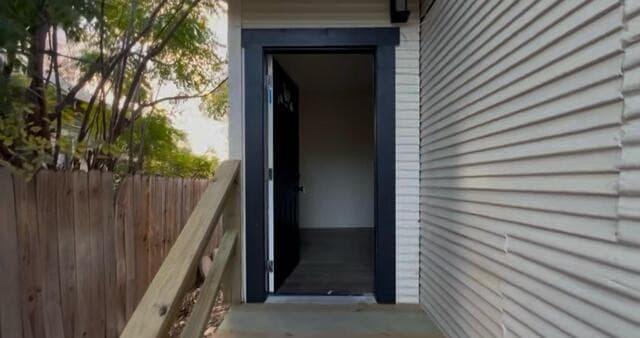1-bedroom rental at 2215 N Elmendorf in San Antonio, TX — photo 2