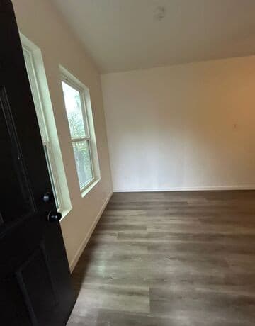 1-bedroom rental at 2215 N Elmendorf in San Antonio, TX — photo 3