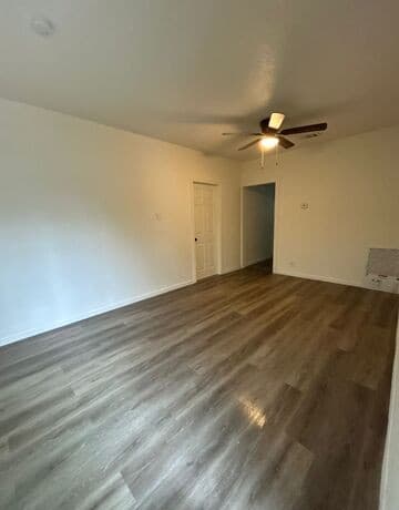 1-bedroom rental at 2215 N Elmendorf in San Antonio, TX — photo 4