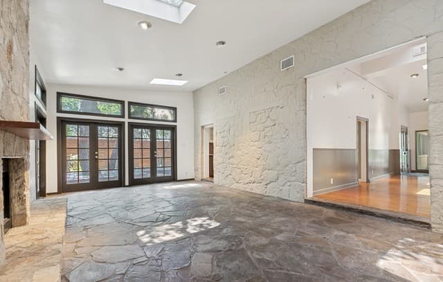 4-bedroom rental at 236 Castano in Alamo Heights, TX — photo 5