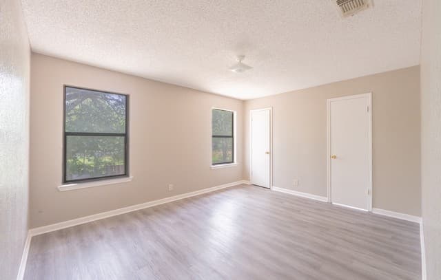 3-bedroom rental at 1515 Geneva St in Castroville, TX — photo 4