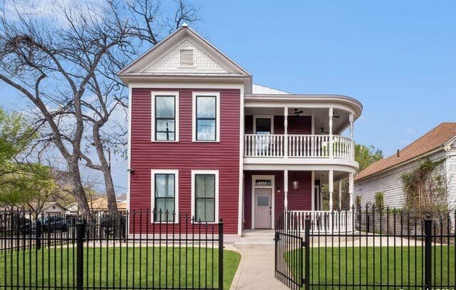 2-bedroom rental at 201 E Carson St Unit 1 in San Antonio, TX — photo 3