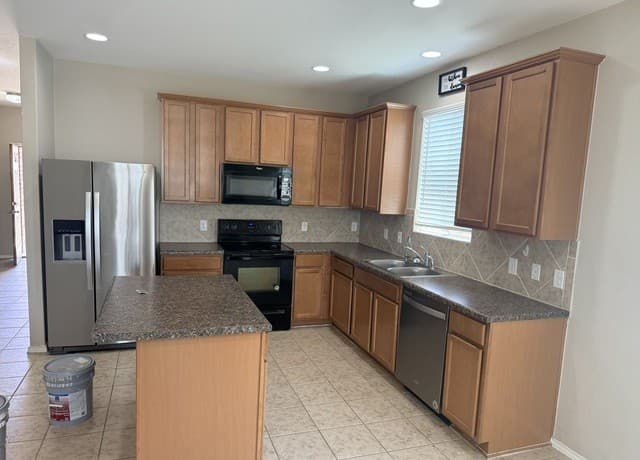 3-bedroom rental at 127 Hidden Knl in Schertz, TX — photo 2