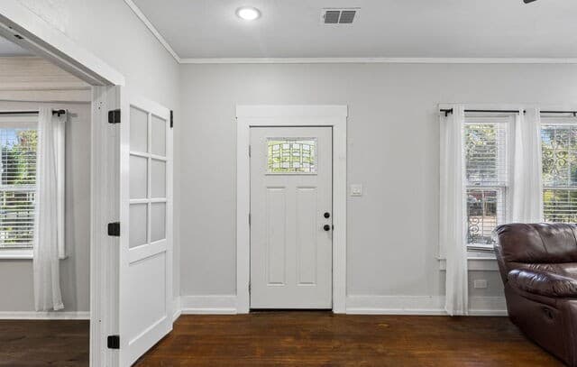 Home for sale at 721 W Kings Hwy in San Antonio, TX — photo 4