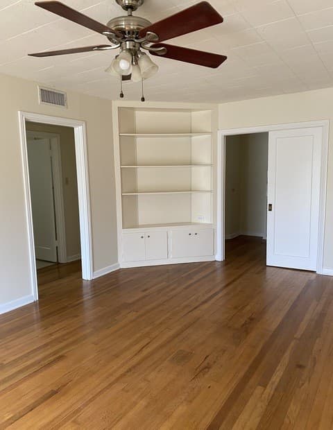 2-bedroom rental at 152 Terrell Rd. Unit 1 in Alamo Heights, TX — photo 2