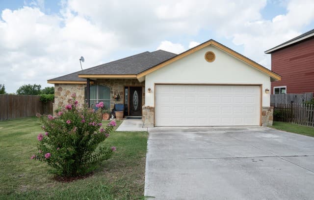 Home for sale at 518 Indian Crossing in Jourdanton, TX — photo 1