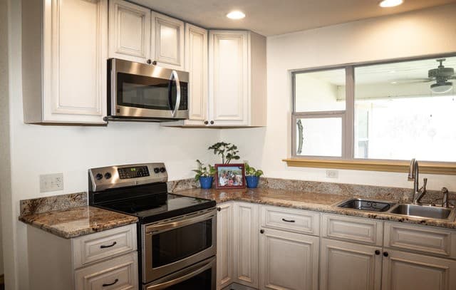 Home for sale at 518 Indian Crossing in Jourdanton, TX — photo 3
