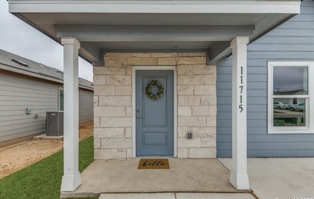 3-bedroom rental at 11715 Blasting Way in Von Ormy, TX — photo 2