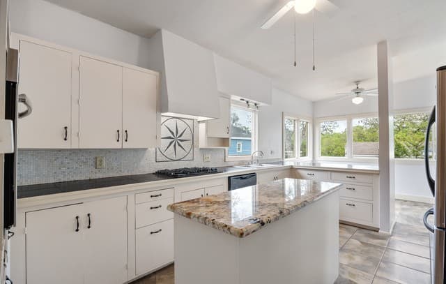 2-bedroom rental at 636 Patterson Ave Unit C in Alamo Heights TX