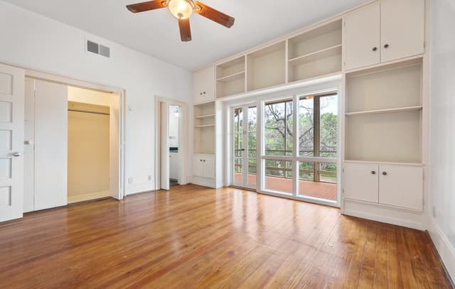 2-bedroom rental at 636 Patterson Ave Unit C in Alamo Heights, TX — photo 2