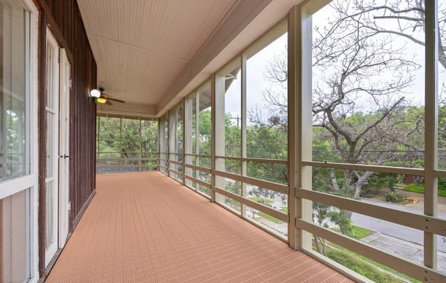 2-bedroom rental at 636 Patterson Ave Unit C in Alamo Heights, TX — photo 4