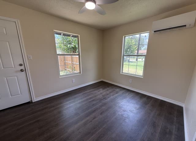 1-bedroom rental at 707 Crockett Dr in Universal City, TX — photo 4