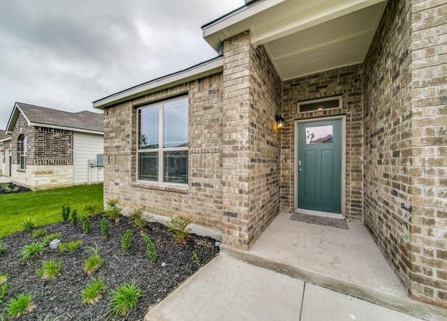 3-bedroom rental at 205 Stag Way in Schertz, TX — photo 2
