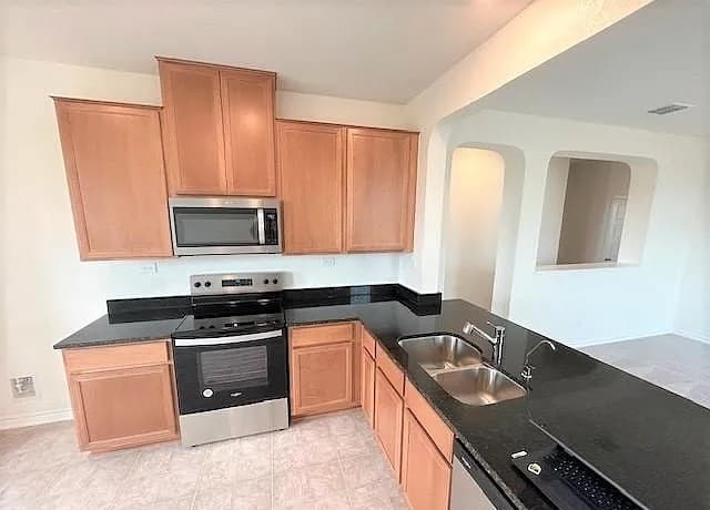 3-bedroom rental at 5651 Foppiano Loop in Converse, TX — photo 4