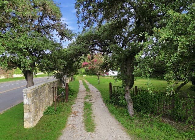 Home for sale at 13285 Antonio Dr in Helotes, TX — photo 5