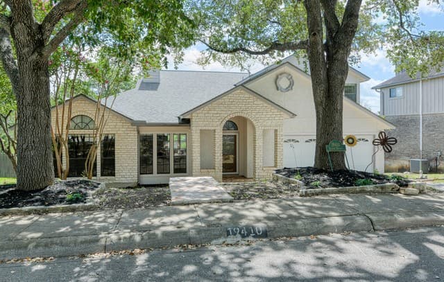 4-bedroom home for sale at 19410 Encino Smt in San Antonio TX
