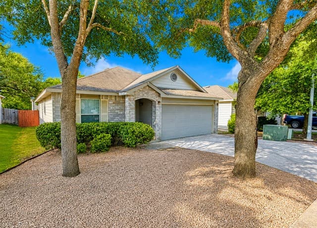 3-bedroom rental at 7634 Presidio Ledge in Boerne, TX — photo 2