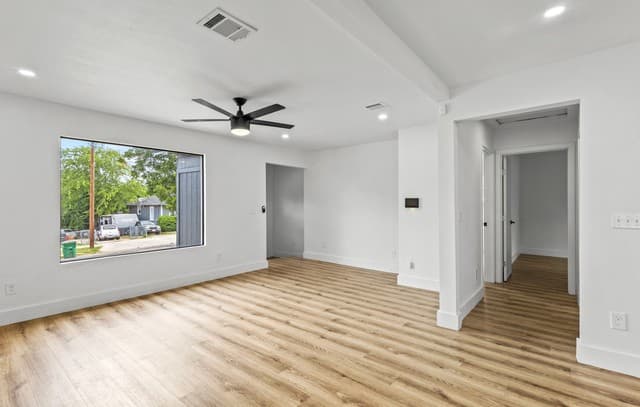 2-bedroom rental at 334 Cooper St in San Antonio, TX — photo 4
