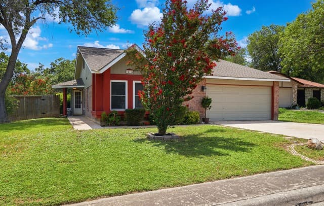 Home for sale at 14114 Clover Hl in San Antonio, TX — photo 2